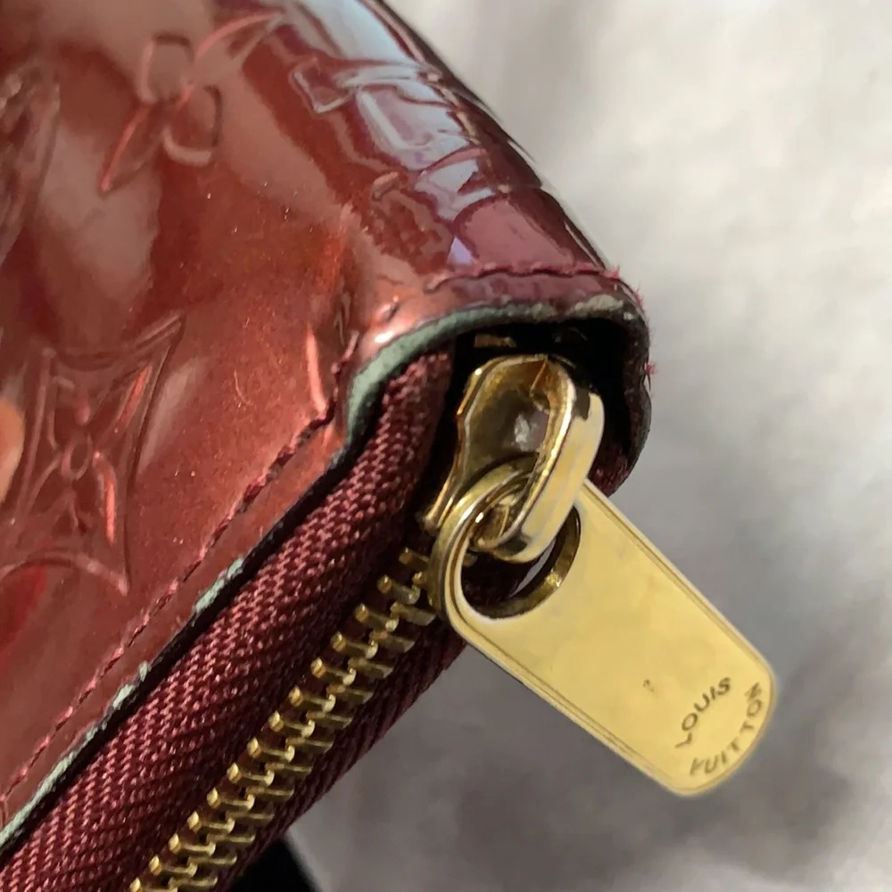 authentic  Louis Vuitton  Zippy Wallet Amarante vernis